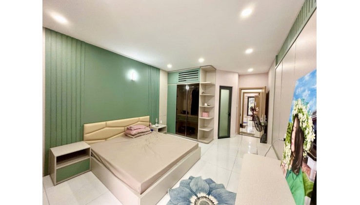 Hiếm Cách Mạng tháng 8 - 5 tầng - 38m2 -View HXH Dòng Tiền 18tr